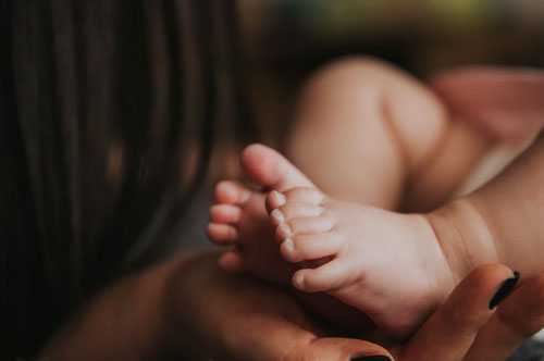 天津代孕找哪里_儋州农民夫妻贷款做试管婴儿 早产双胞胎病重无钱抢救